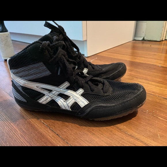 Size 5 Asics Wrestling/boxing shoes - Picture 2 of 4
